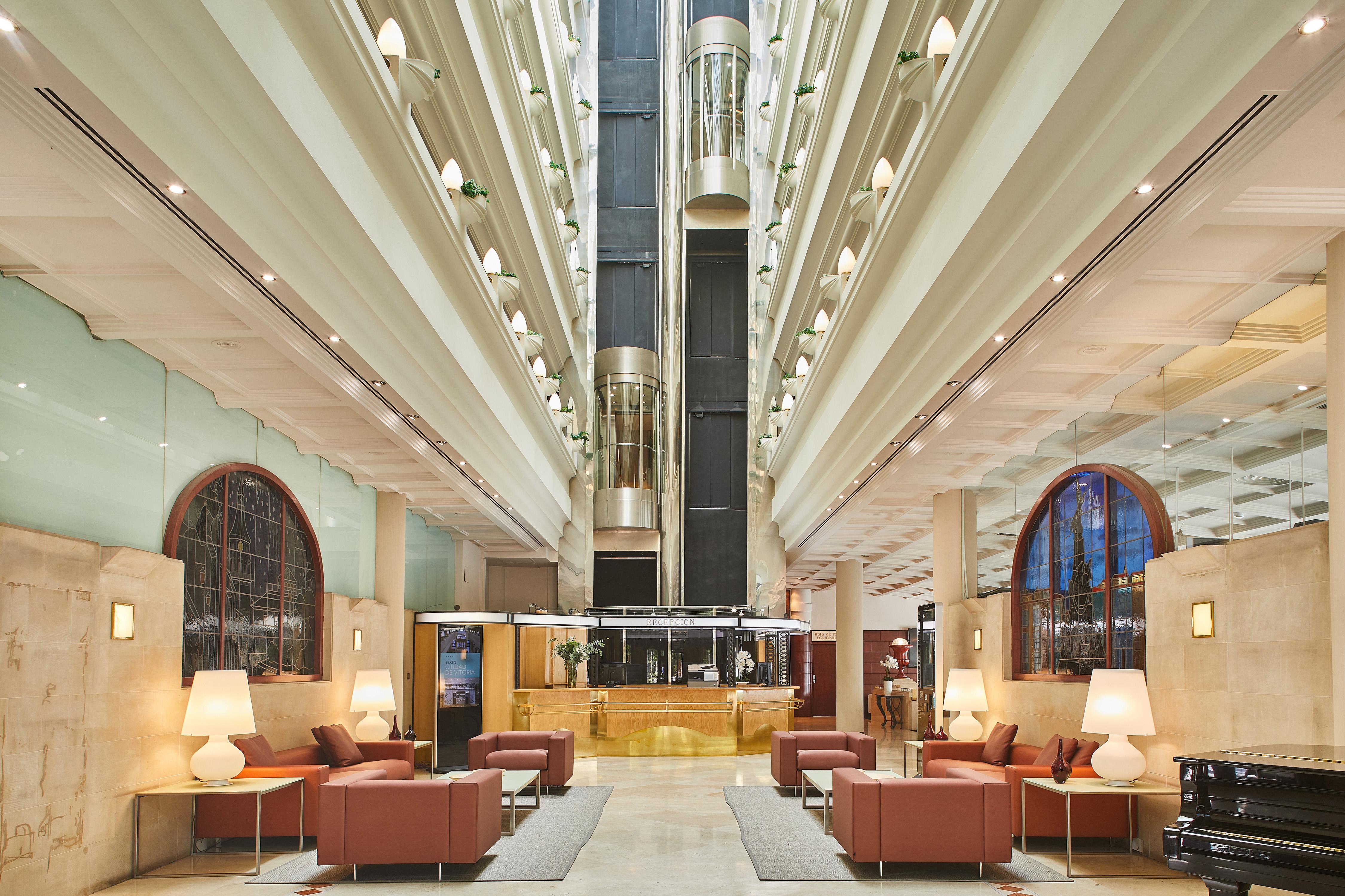 Silken Ciudad De Vitoria Otel Dış mekan fotoğraf