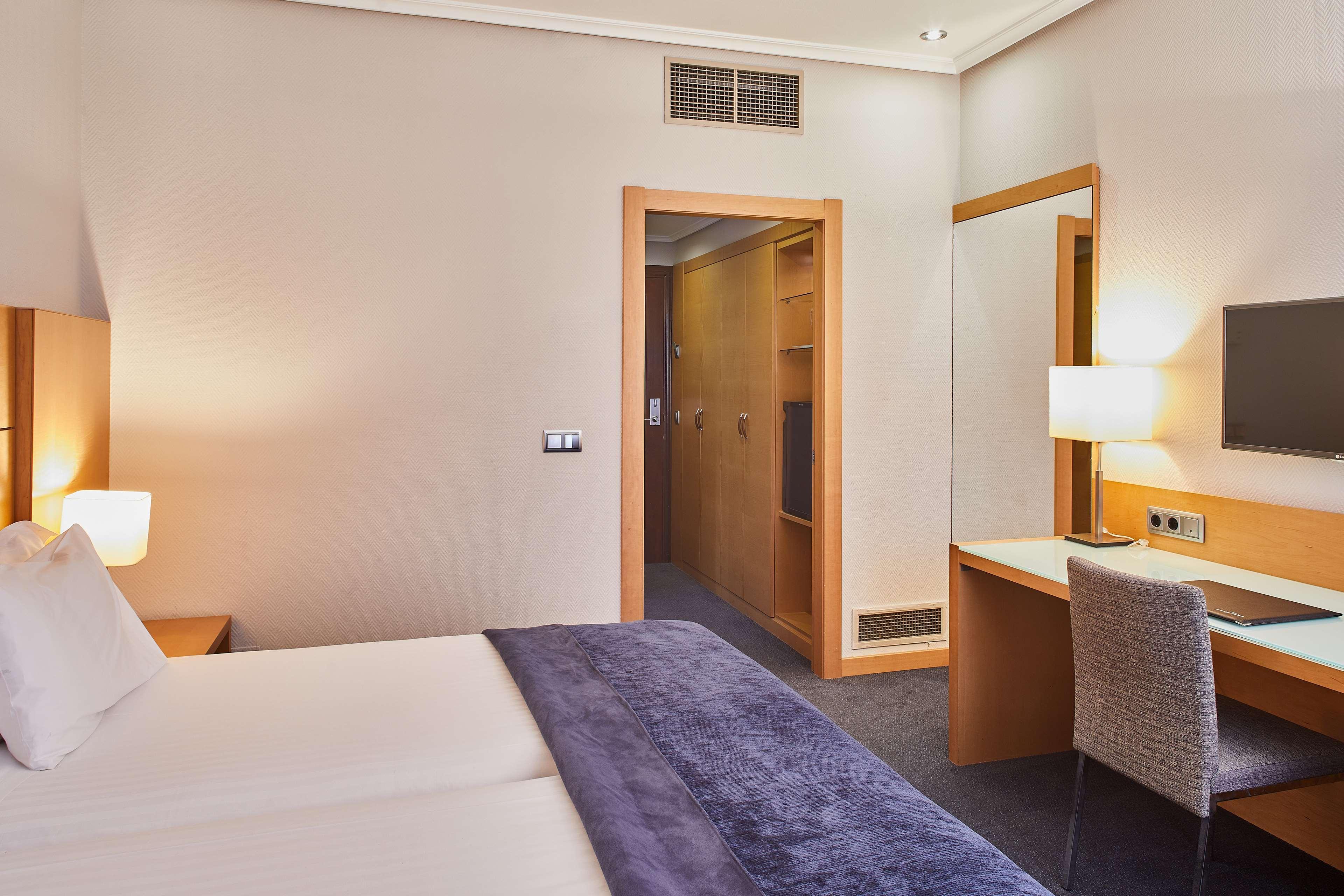 Silken Ciudad De Vitoria Otel Dış mekan fotoğraf