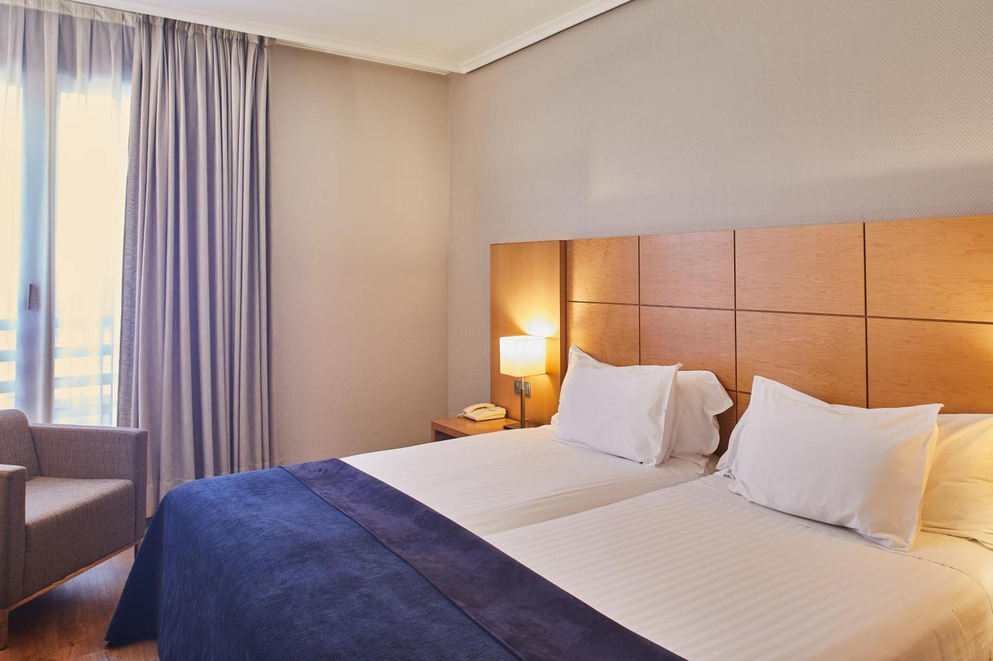 Silken Ciudad De Vitoria Otel Dış mekan fotoğraf